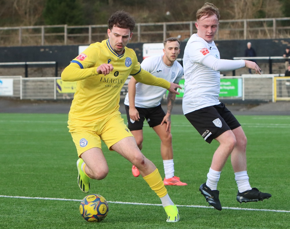 Lucias Vine tested the Merthyr defence