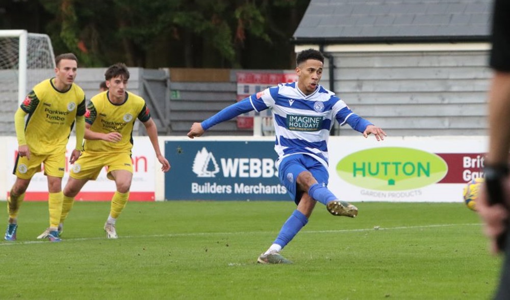 Michael Fernandes scores the equaliser from the spot