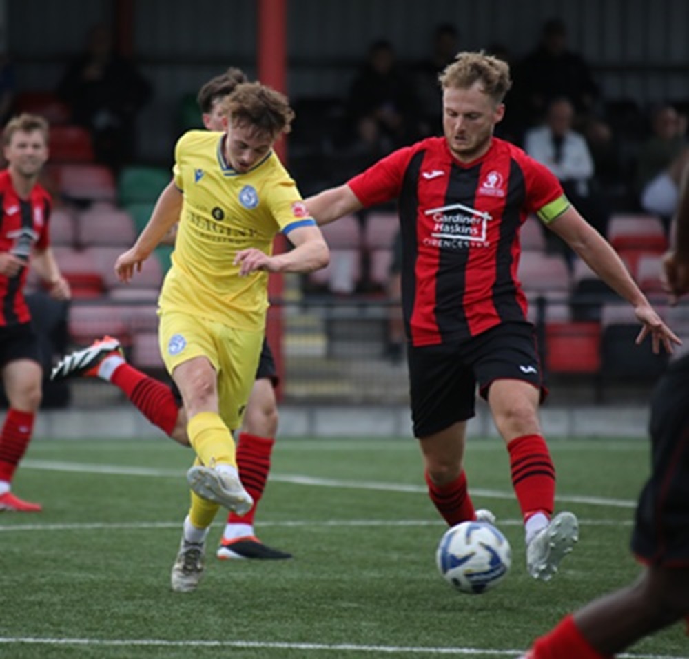 Dan Warre consistently stretched the Cirencester defence