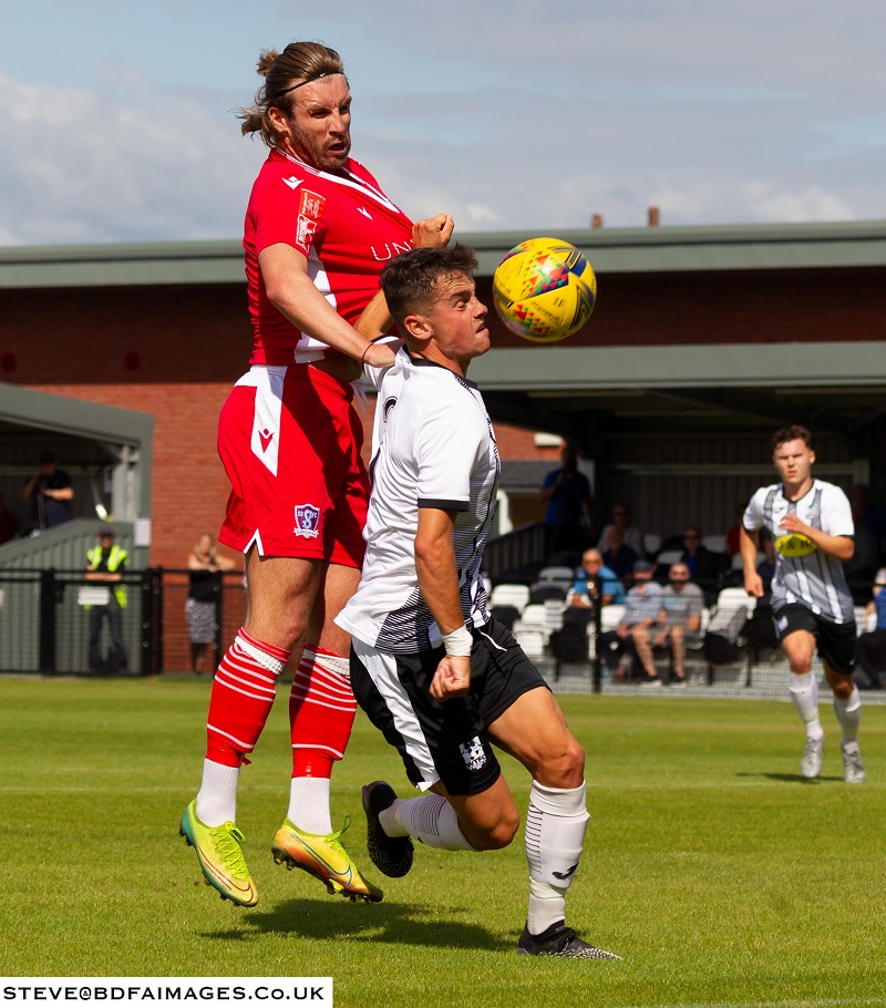 Wimborne defender gets away with a blatant shirt pull on Conor McDonagh