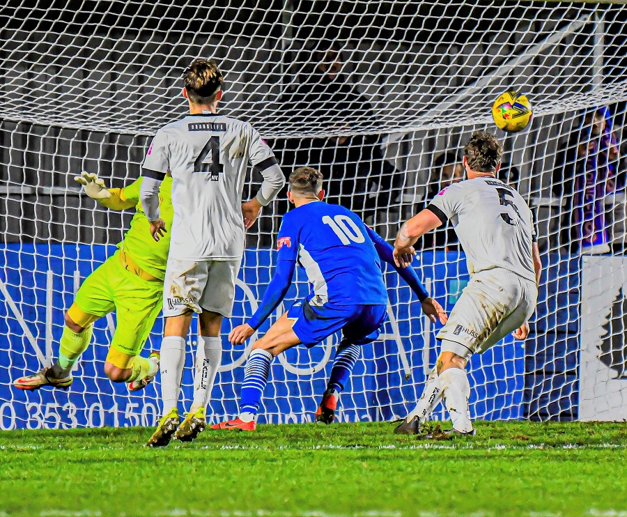 Harry Williams scores the equalising goal