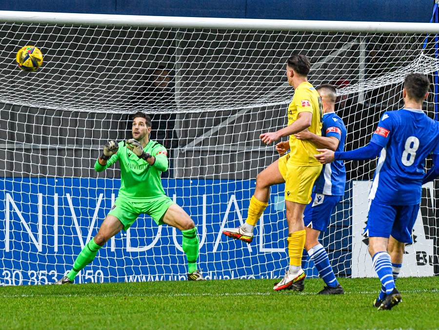 Martin Horsell saves an early Yate effort