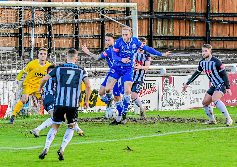 Pierce Mitchell and David Pratt challenge from a corner