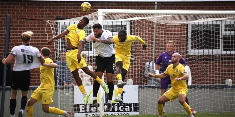 Hungerford Town 3 Marine 0