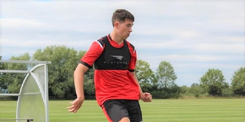 Zac Guinan signs from Cheltenham Town